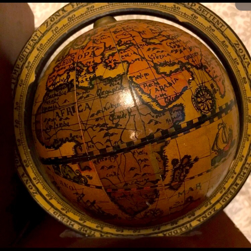 💝 Wood Base Vintage Globe Bookend